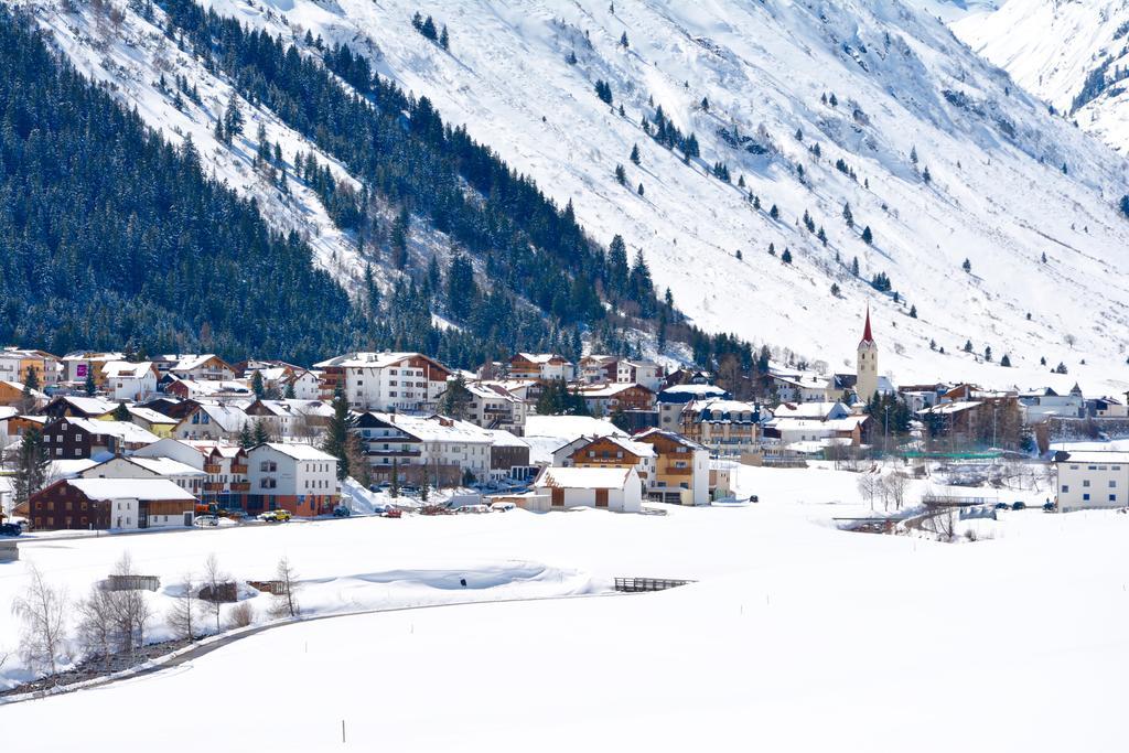 Clubdorf Hotel Alpenrose Galtur Bagian luar foto
